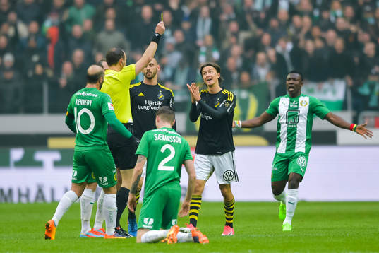 s Kristoffer Olsson får en varning