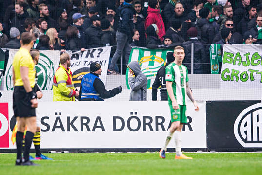 En bollkalle ses om
