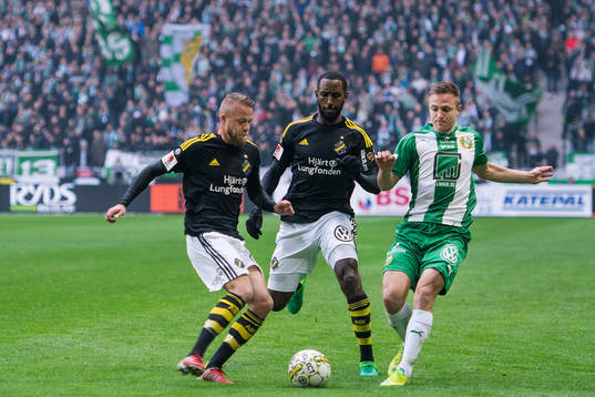 s Daniel Sundgren och Henok Goitom mot Hammarbys Mats