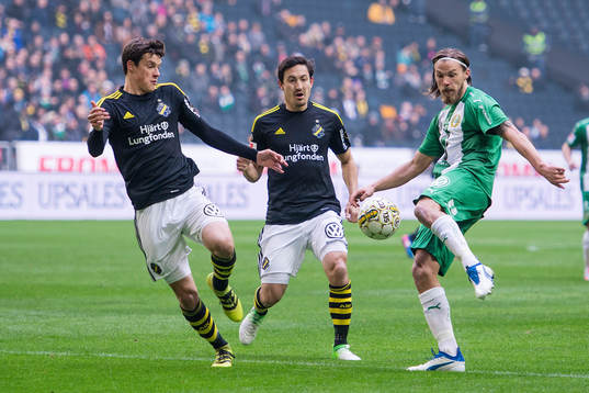 s Sauli Väisänen och Stefan Ishizaki mot Hammarbys Björn