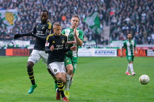 s Daniel Sundgren och Henok Goitom mot Hammarbys Mats
