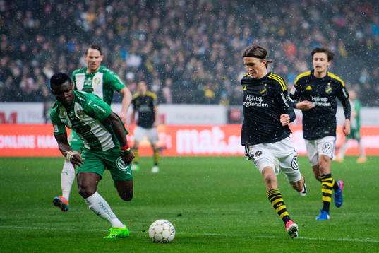 s Kristoffer Olsson mot Hammarbys Joseph Aidoo