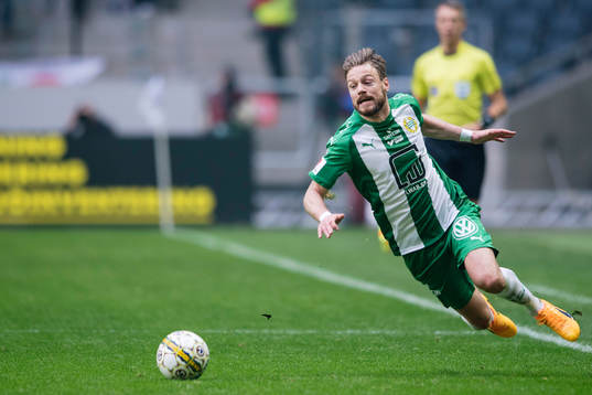 Hammarbys Arnór Smárason faller