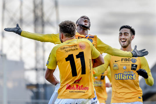Falkenbergs Richard Donkor jublar