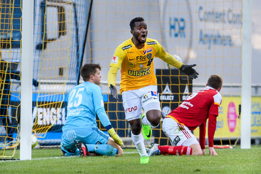 Falkenbergs Richard Donkor gör 1-1 och jublar