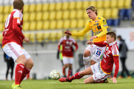 Falkenbergs Viktor Götesson och Degerfors Jonas Olsson