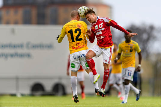 Falkenbergs Christoffer Carlsson och Degerfors Nikola Ladan