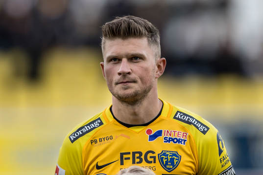 Falkenbergs Erik Pärsson före fotbollsmatchen i