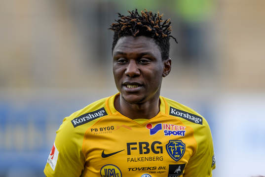 Falkenbergs Dominic Chatto före fotbollsmatchen i