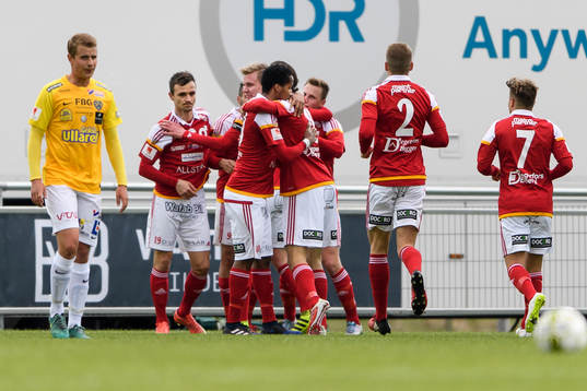 Degerfors spelare jublar