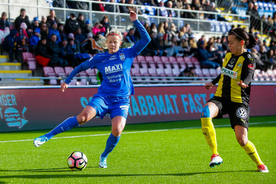 Eskilstuna Uniteds Hanna Glas och Hammarbys Amanda Johansson
