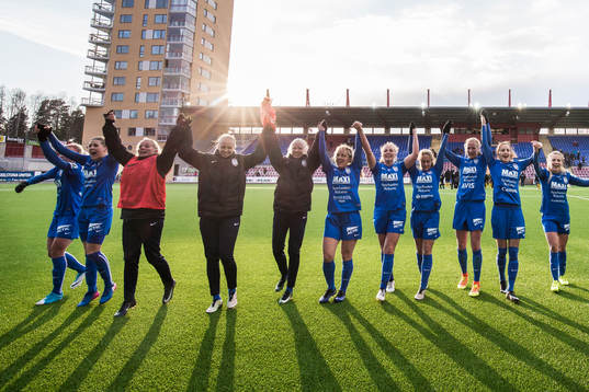 Eskilstuna Uniteds spelar jublar