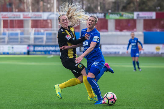 Hammarbys Cathrine Dahlström och Eskilstuna Uniteds Olivia