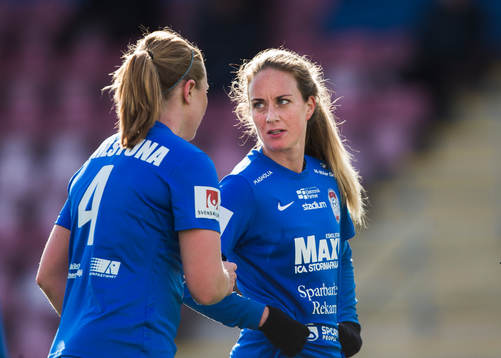 Eskilstuna Uniteds Ingrid Schjelderup (h) och Glodis Perla
