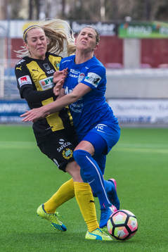 Hammarbys Cathrine Dahlström och Eskilstuna Uniteds Olivia