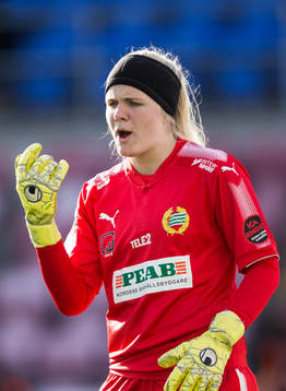 Hammarbys målvakt Emma Holmgren gestikulerar