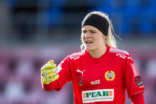 Hammarbys målvakt Emma Holmgren gestikulerar