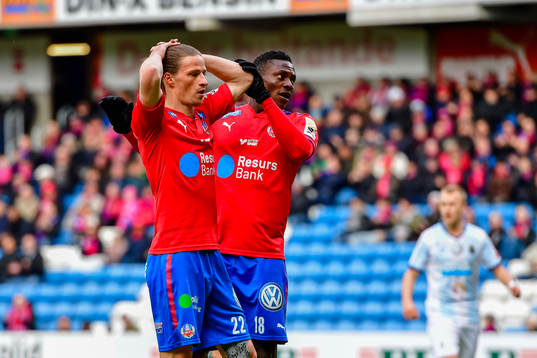Helsingborgs Jesper Lange och Oke Akpoveta deppar