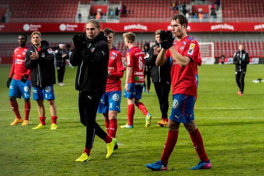 Helsingborgs Frederik Helstrup tackar publiken