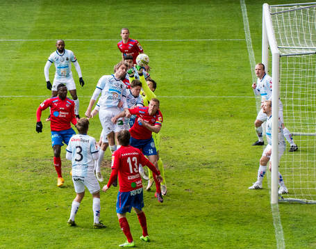 Gefles Johan Oremo nickar in självmål 1-1 i eget mål