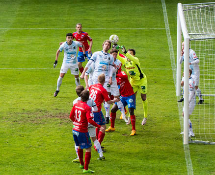 Gefles Johan Oremo nickar in självmål 1-1 i eget mål