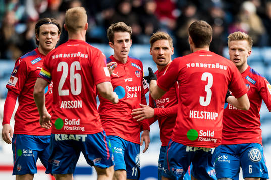 Helsingborgs Adam Eriksson jublar med lagkamrater