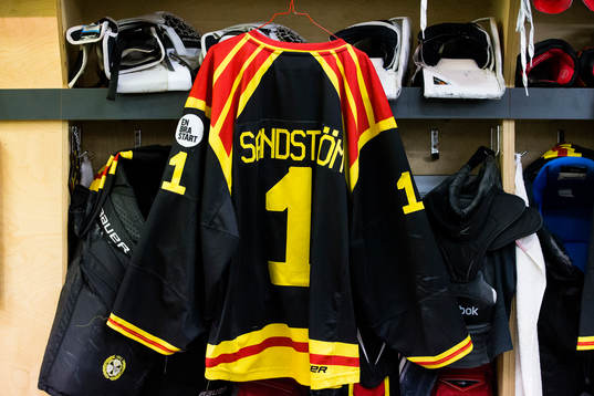 Matchtröja tillhörande Brynäs målvakt Felix Sandström