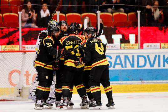 Brynäs spelare jublar