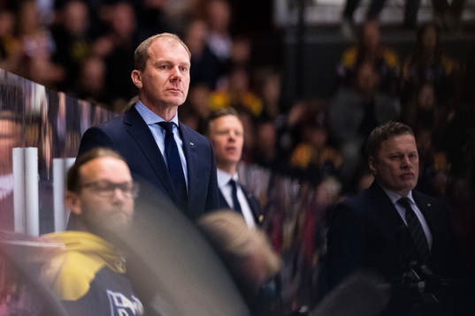 s tränare Johan Lindbom