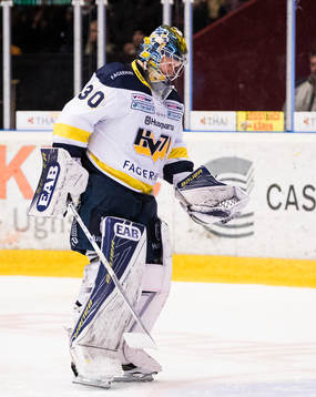 s målvakt Linus Söderström deppar