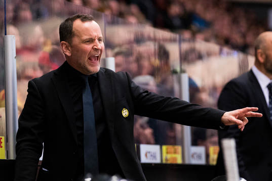 Brynäs tränare Thomas Berglund reagerar