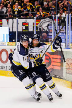 s Simon Önerud och Martin Thörnberg jublar