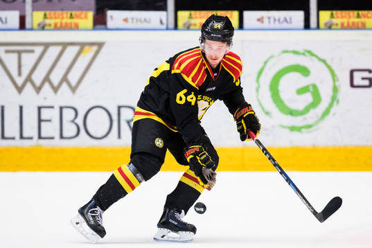 Brynäs Jonathan Pudas med pucken