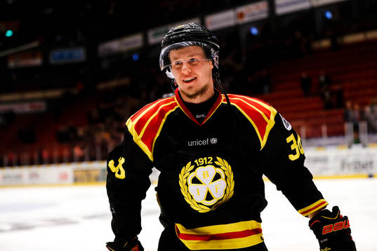 Brynäs Linus Ölund jublar