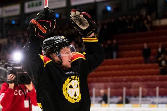 Brynäs Linus Ölund jublar