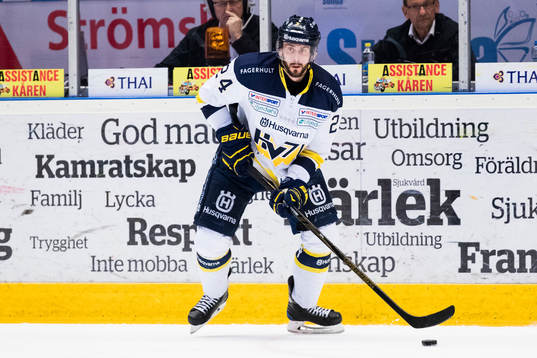 s Erik Christensen med pucken