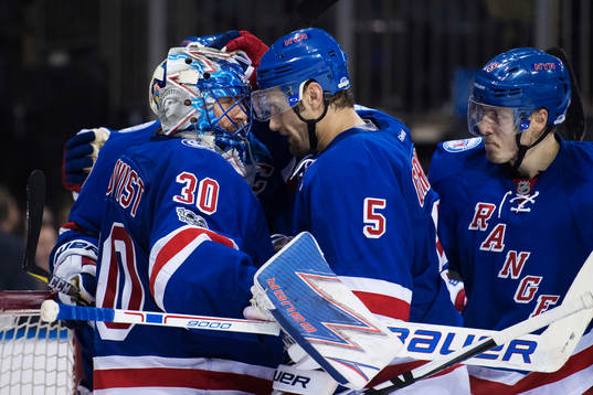 Rangers målvakt Henrik Lundqvist jublar