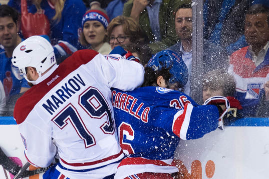 Canadiens Andrei Markov tacklar Rangers Mats Zuccarello