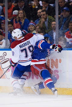Canadiens Andrei Markov tacklar Rangers Mats Zuccarello
