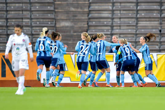 Djurgårdens Tempest-Marie Norlin jublar med lagkamrater