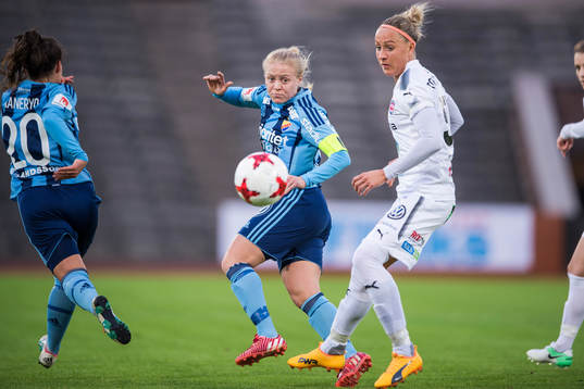 Djurgårdens Mia Jalkerud och Rosengårds Sanne Troelsgaard