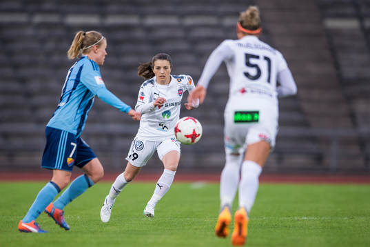 Djurgårdens Katrin Schmidt och Rosengårds Iva Landeka