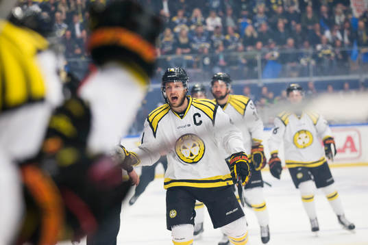 Brynäs Jacob Blomqvist jublar
