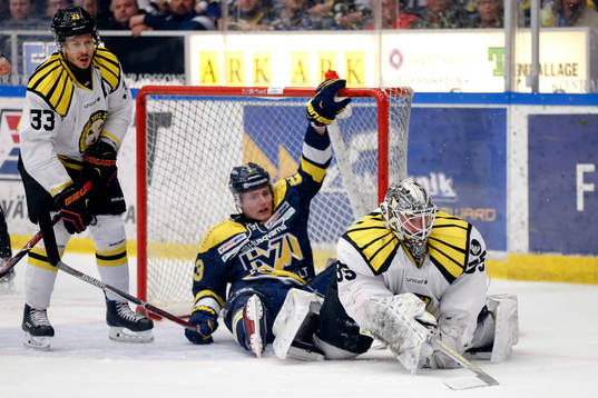 s Lias Andersson och Brynäs målvakt David Rautio