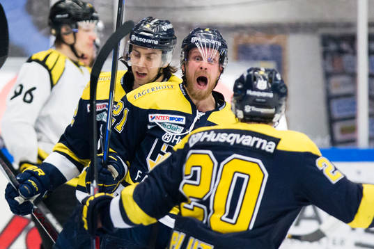 s Mattias Tedenby jublar