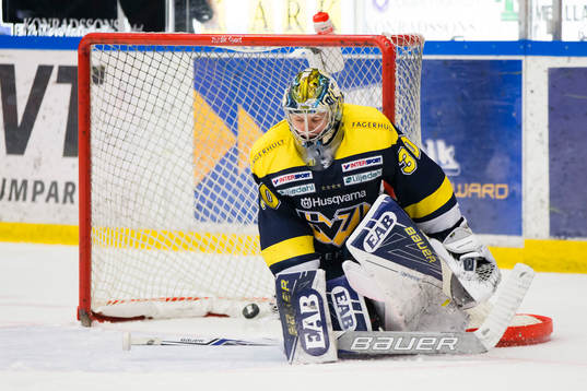 s målvakt Linus Söderström släppar in mål till 2-3