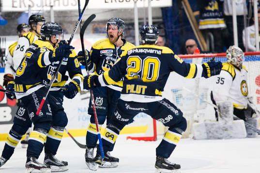 s Mattias Tedenby jublar