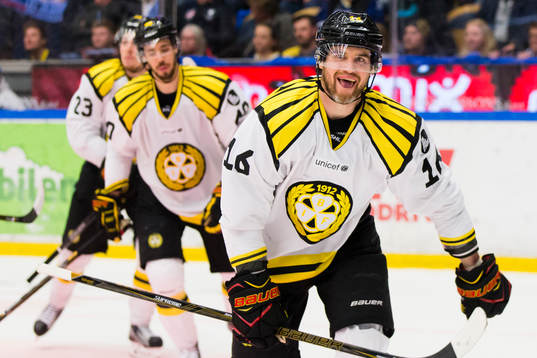 Brynäs Daniel Paille jublar
