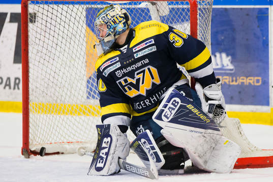 s målvakt Linus Söderström släpper in mål till 2-3