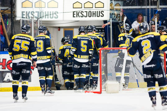 s spelare lämnar isen